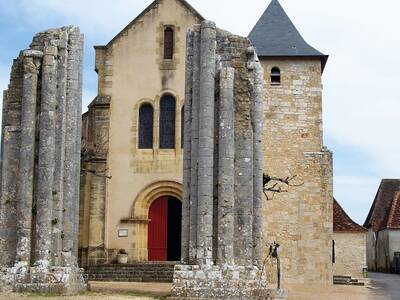 Saint-Raphael-église-colonnes-Naturellement-Périgord